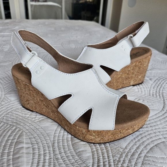 EUC Clarks Collection Annadel Bari Wedge White 6.5 - Picture 1 of 16